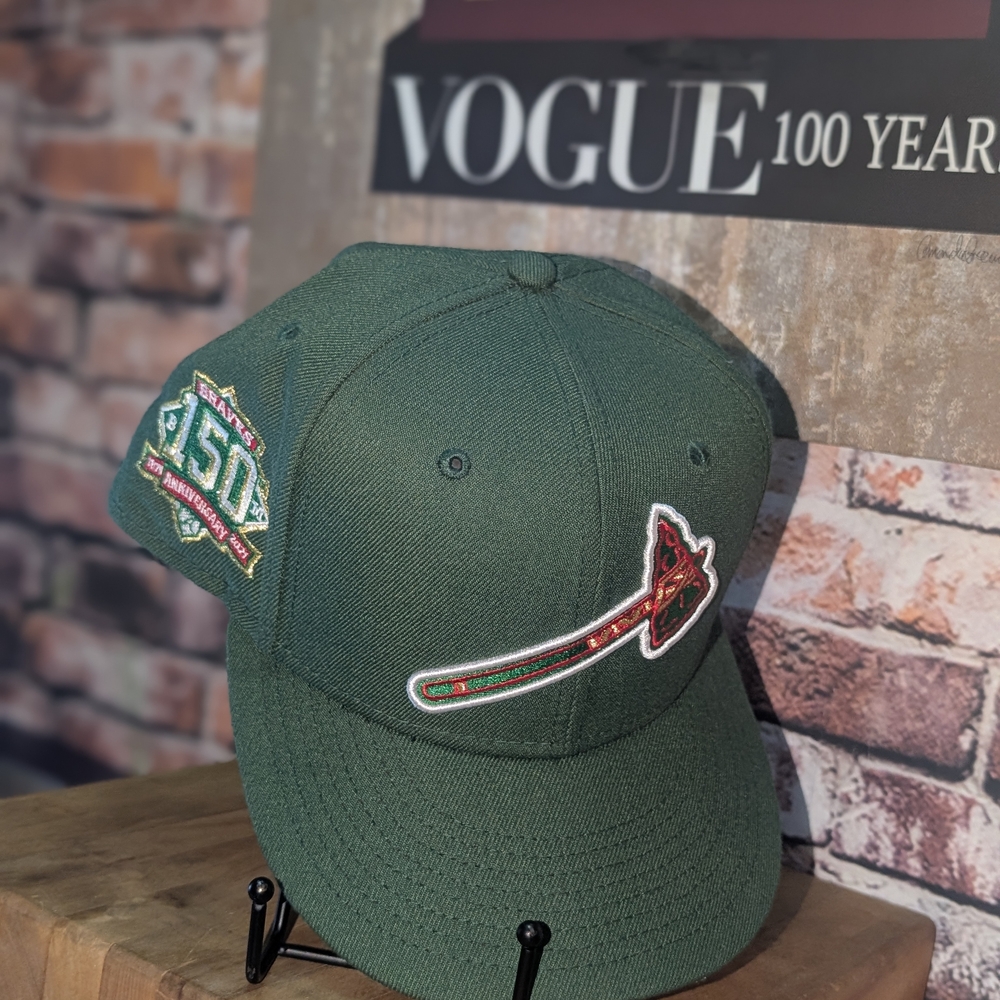 New Era Atlanta Braves Fitted Hat, Size 7 5/8, Excellent Condition, Like New.